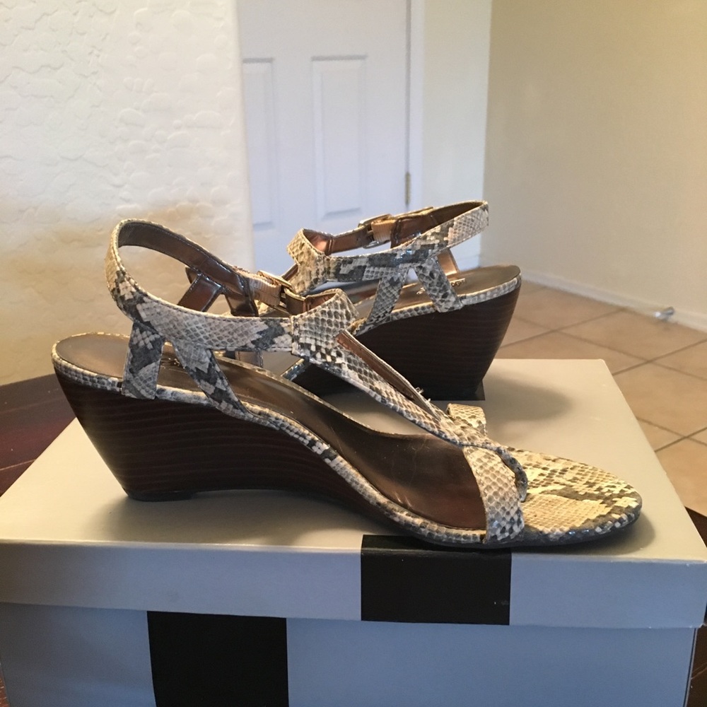 Mossimo Thong snake print wedge sandal